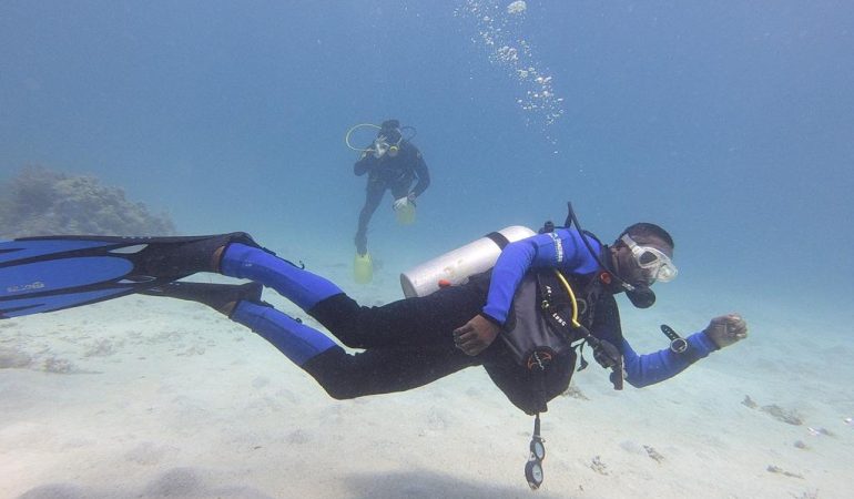 THREE DAYS DIVING